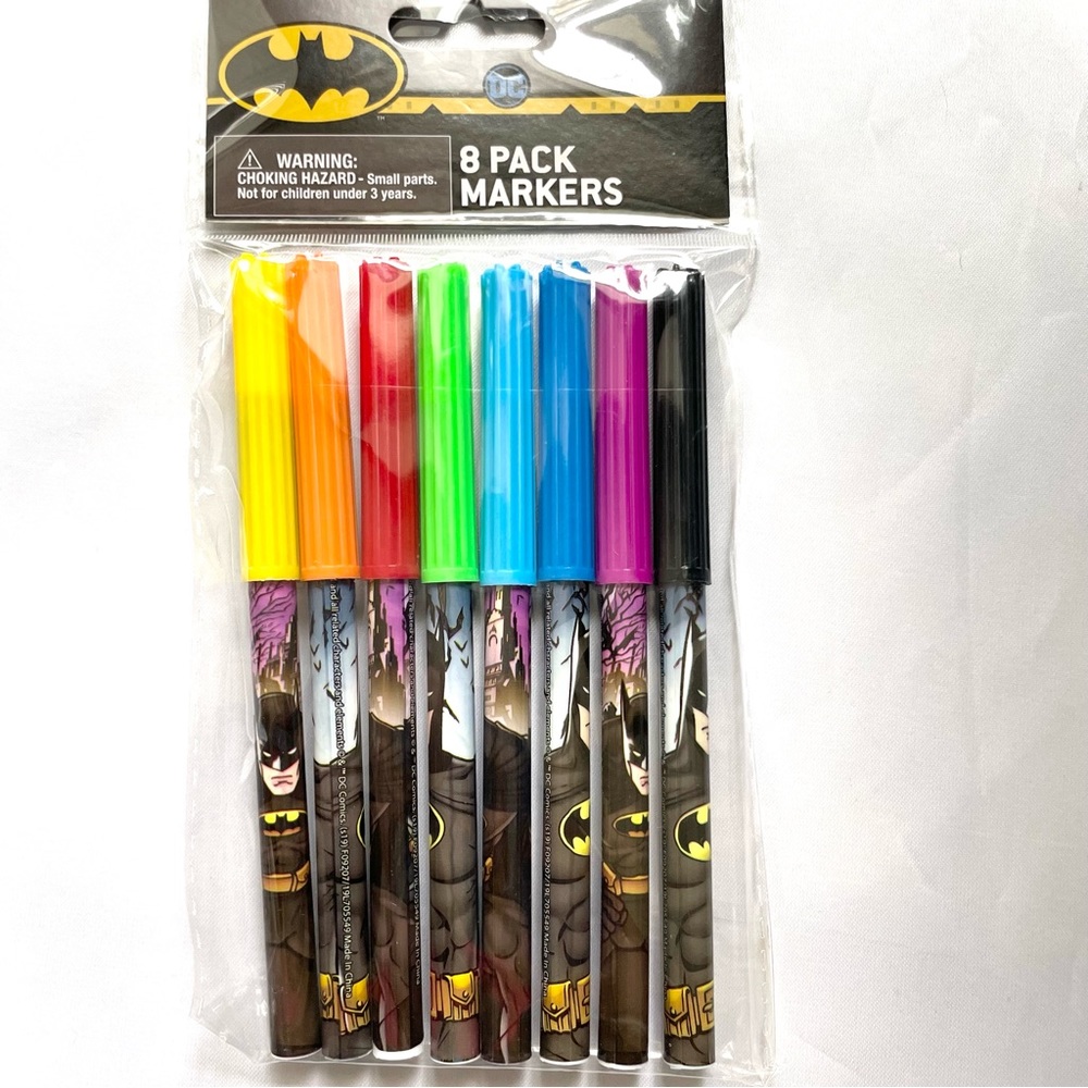 8 pack of colored Batman magic markers DC Comics
